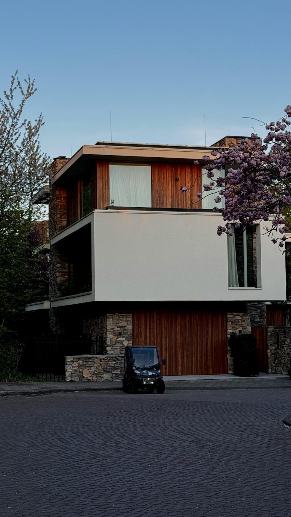 Lakeshore Residence